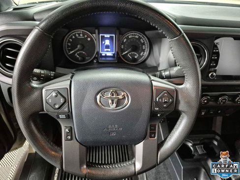 Certified 2020 Toyota Tacoma TRD Off-Road AWD/4WD image 11