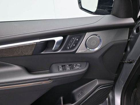 Used 2025 Buick Enclave Avenir w/ Super Cruise Package AWD/4WD image 11