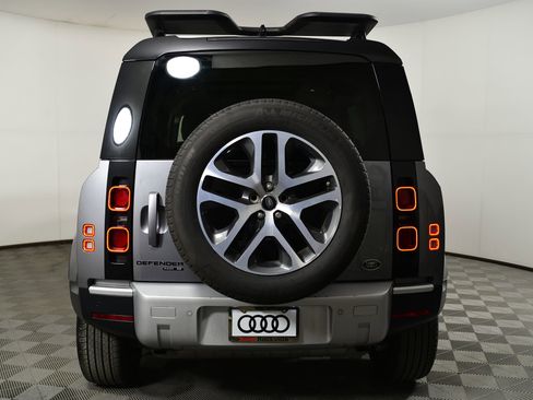 Used 2020 Land Rover Defender 110 SE AWD/4WD image 11