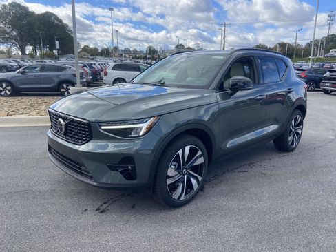 New 2026 Volvo XC40 B4 Plus w/ Climate Package image 3