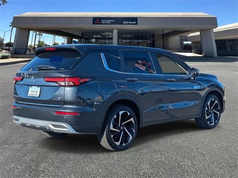 New 2025 Mitsubishi Outlander SE image 3