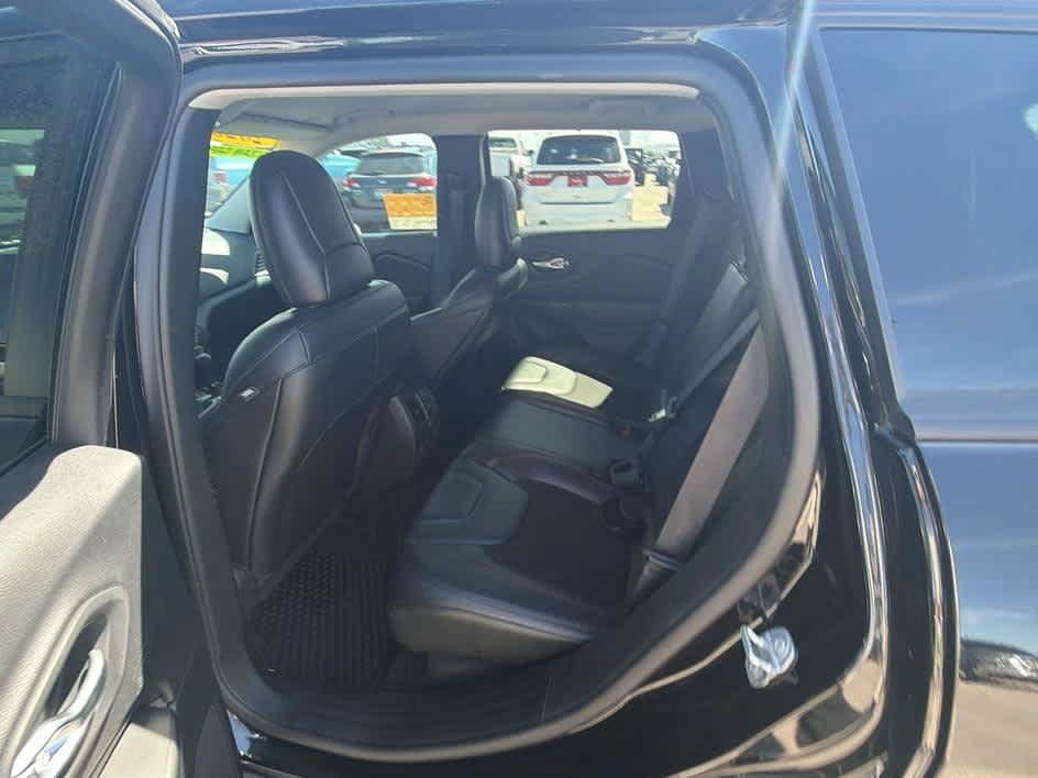 Used 2023 Jeep Cherokee Trailhawk w/ Trailer Tow Group AWD/4WD image 20