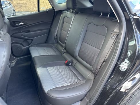 Used 2025 Chevrolet Trax LT w/ LT Convenience Package FWD image 5