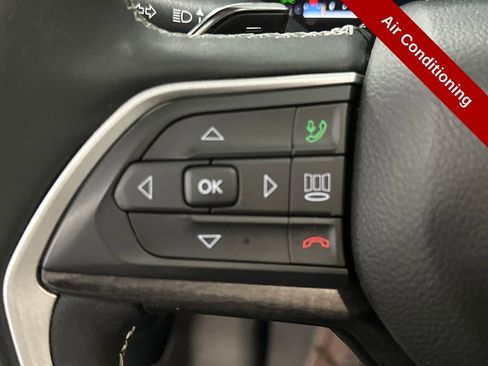 Used 2023 Jeep Grand Cherokee Limited w/ Black Appearance Package image 40