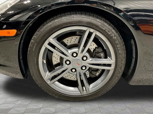 Used 2007 Chevrolet Corvette Coupe w/ Performance Package RWD image 27