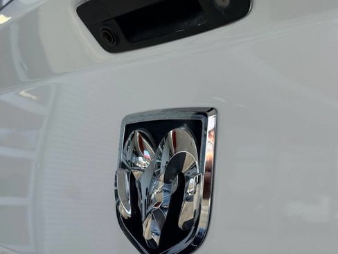 Used 2018 RAM 1500 SLT image 9