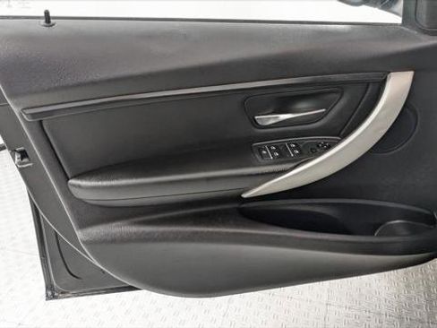 Used 2016 BMW 320i xDrive Sedan image 13