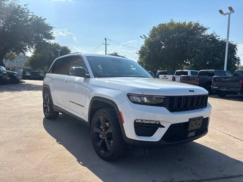 Used 2023 Jeep Grand Cherokee Limited w/ Black Appearance Package AWD/4WD image 1