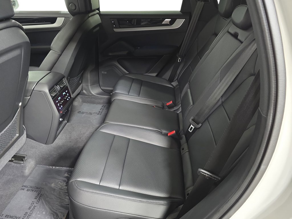 Certified 2026 Porsche Cayenne AWD/4WD image 24