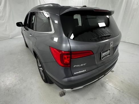 Used 2017 Honda Pilot Touring image 5