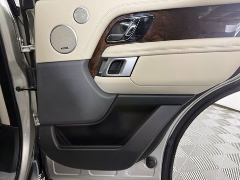 Used 2020 Land Rover Range Rover HSE image 28