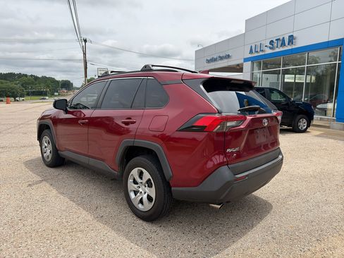 Used 2020 Toyota RAV4 LE FWD image 6