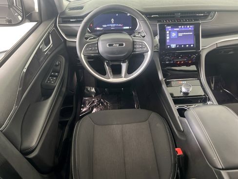 Used 2023 Jeep Grand Cherokee Laredo w/ Luxury Tech Group I AWD/4WD image 21