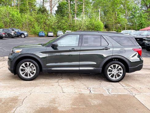 Used 2022 Ford Explorer XLT w/ Equipment Group 202A image 3