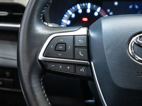 Used 2024 Toyota Highlander LE image 18