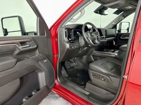 Used 2024 Chevrolet Silverado 2500 LTZ w/ LTZ Convenience Package AWD/4WD image 3
