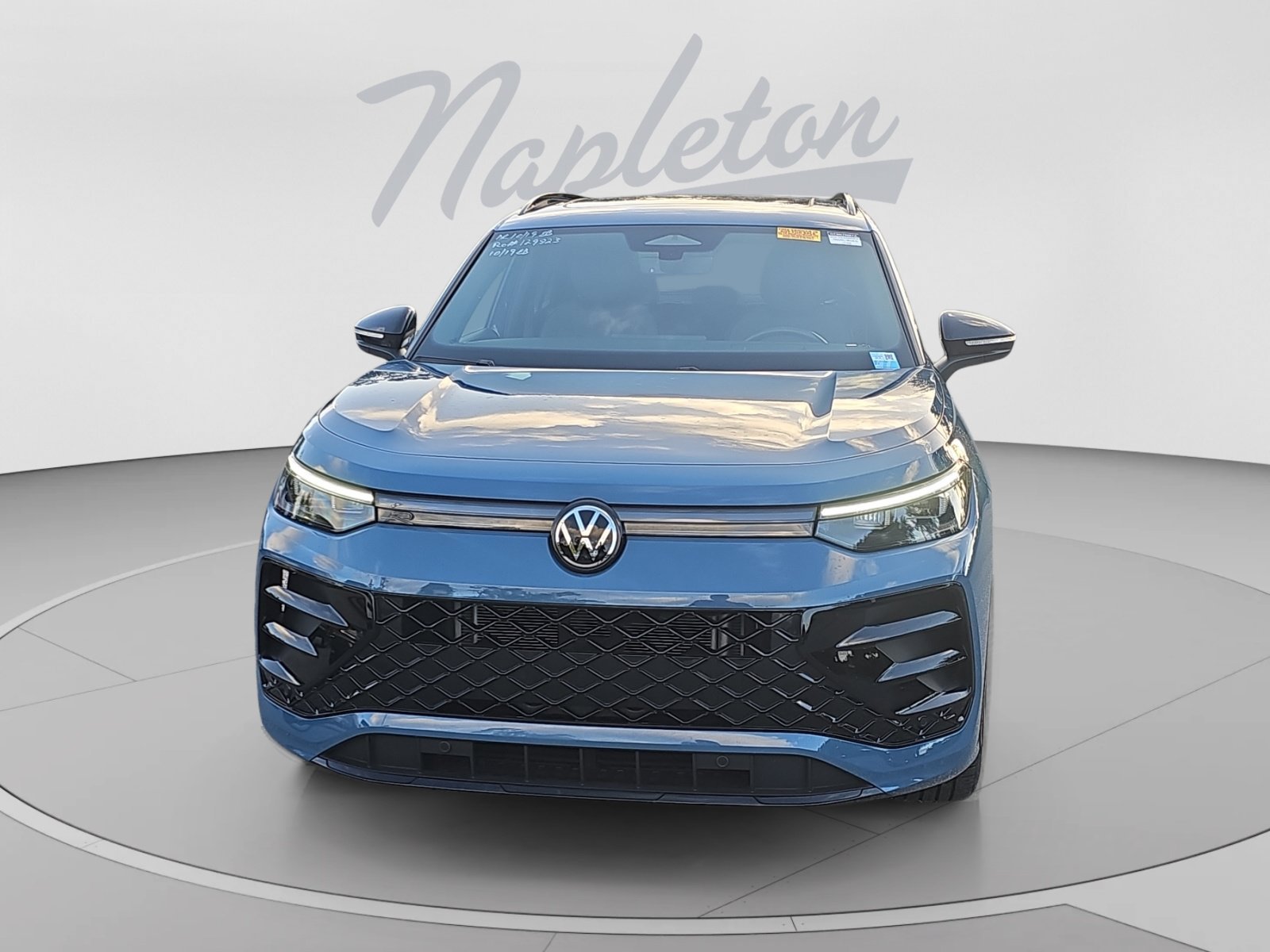 Used 2025 Volkswagen Tiguan SE R-Line AWD/4WD image 9