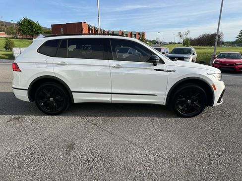 Used 2022 Volkswagen Tiguan SE R-Line AWD/4WD image 3