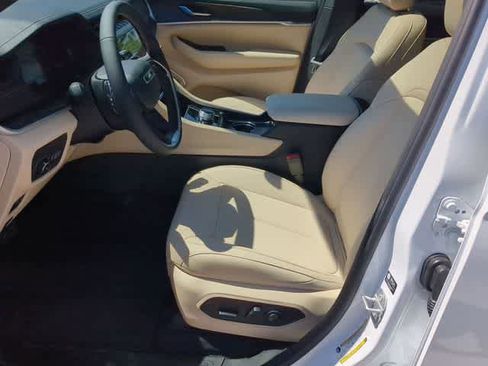 New 2026 Jeep Grand Cherokee Limited AWD/4WD image 17