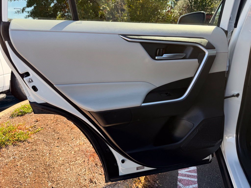 Used 2020 Toyota RAV4 XLE w/ XLE Grade Weather Package AWD/4WD image 29