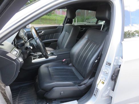 Used 2014 Mercedes-Benz E 550 4MATIC Sedan image 10