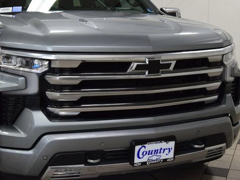 Used 2025 Chevrolet Silverado 1500 High Country AWD/4WD image 13