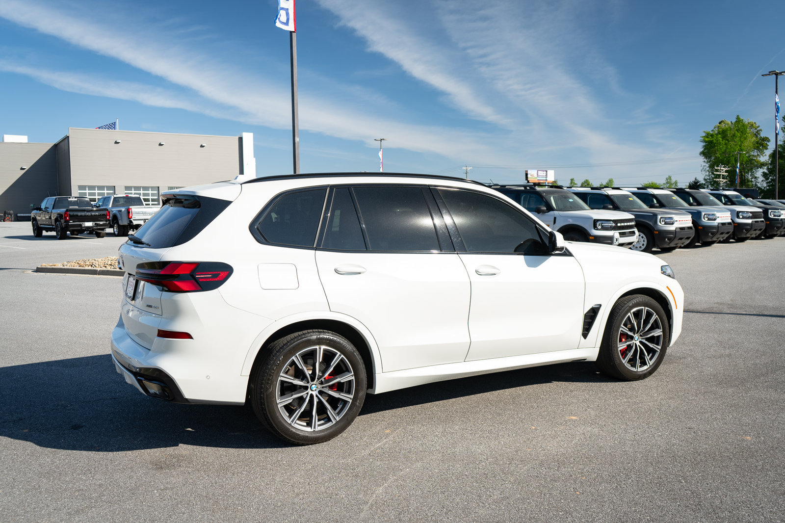 Used 2024 BMW X5 xDrive40i w/ M Sport Package AWD/4WD image 10