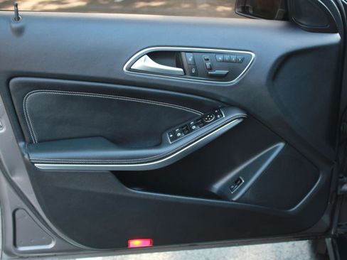 Used 2015 Mercedes-Benz GLA 250 image 9