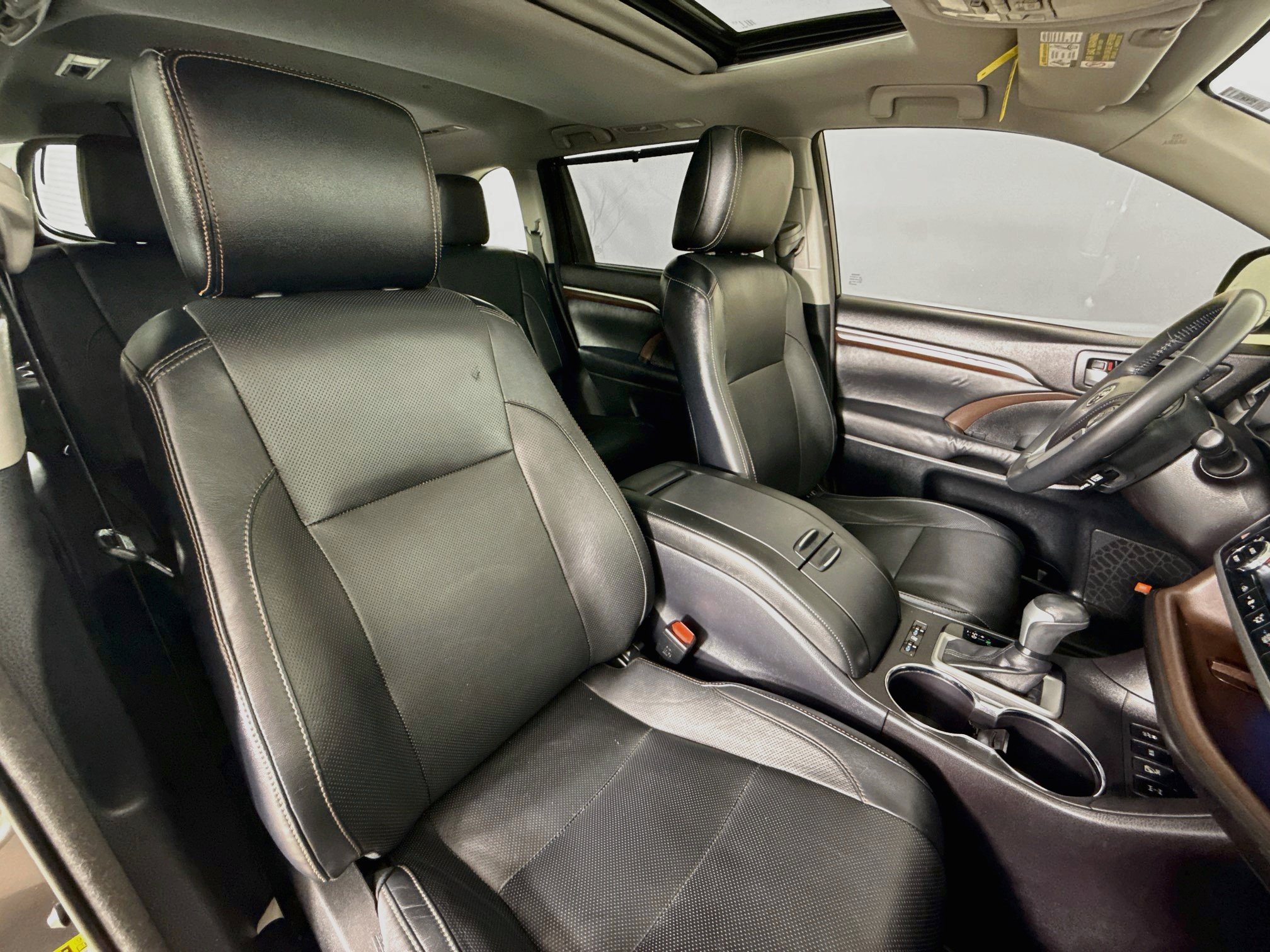 Used 2015 Toyota Highlander Limited w/ Driver Technology Package AWD/4WD image 33