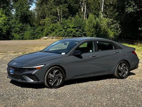 Certified 2025 Hyundai Elantra Sport FWD image 5
