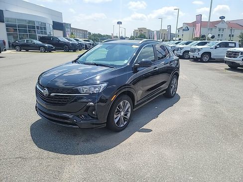 Used 2022 Buick Encore GX Select w/ Sport Touring Package FWD image 3