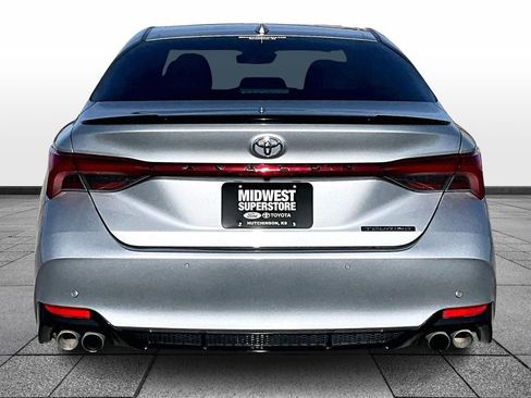 Used 2022 Toyota Avalon Touring image 4