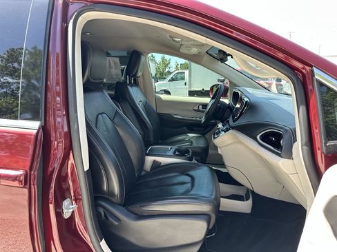 Used 2022 Chrysler Pacifica Touring-L AWD/4WD image 27