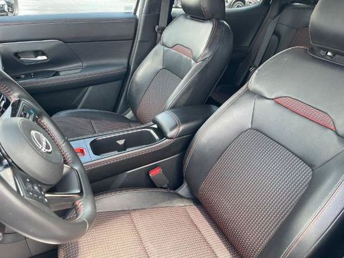 Certified 2025 Nissan Kicks SR w/ Illumination Package AWD/4WD image 13
