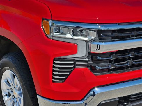 Used 2025 Chevrolet Silverado 1500 LT image 9