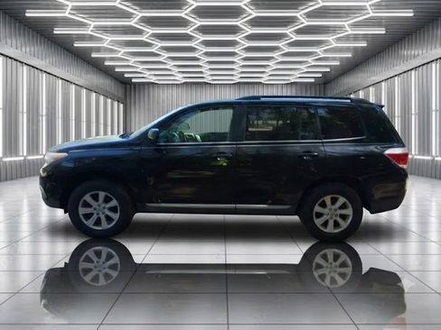 Used 2012 Toyota Highlander 4WD image 2