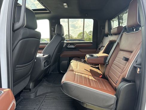 Certified 2025 GMC Sierra 2500 Denali Ultimate AWD/4WD image 31