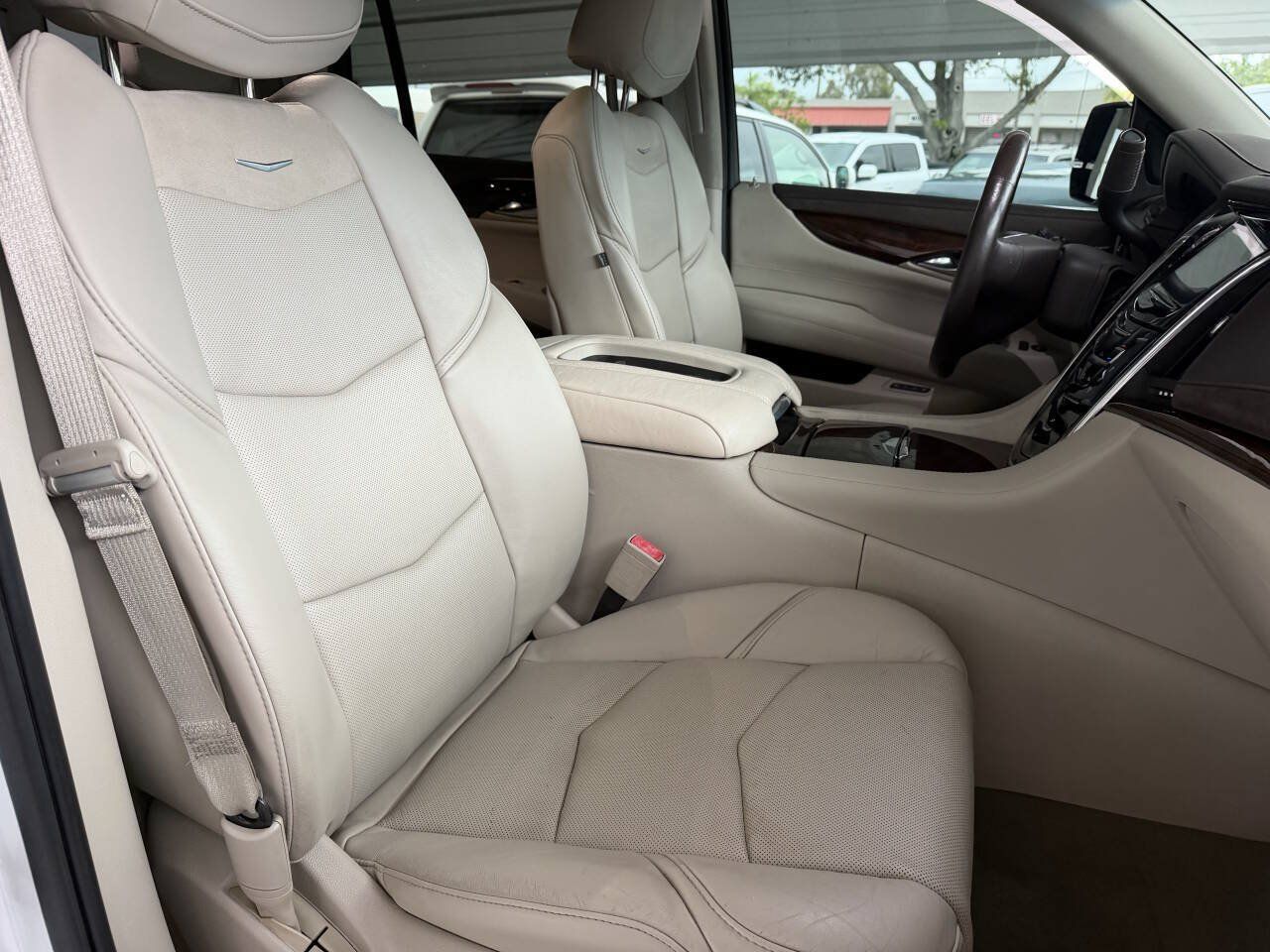 Used 2016 Cadillac Escalade Luxury AWD/4WD image 10