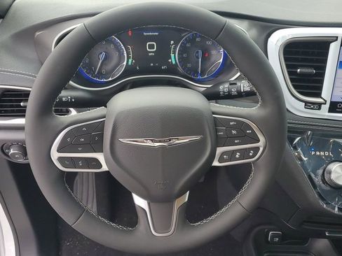 New 2026 Chrysler Pacifica Select image 27