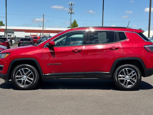 Used 2018 Jeep Compass Latitude w/ Popular Equipment Group AWD/4WD image 8