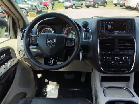 Used 2019 Dodge Grand Caravan SXT image 19