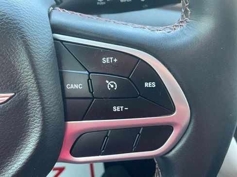 Used 2018 Chrysler Pacifica Touring-L FWD image 14