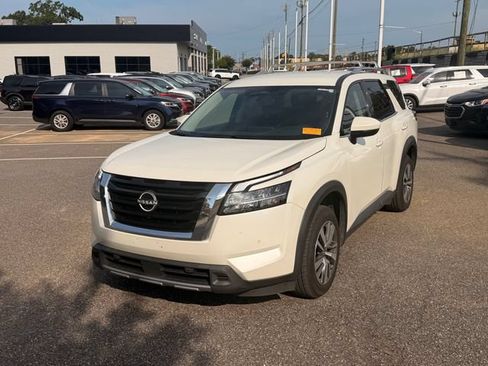 Used 2023 Nissan Pathfinder SL AWD/4WD image 1