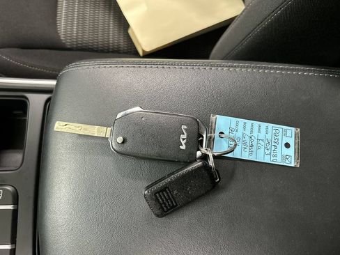 Certified 2023 Kia Sorento LX AWD/4WD image 12