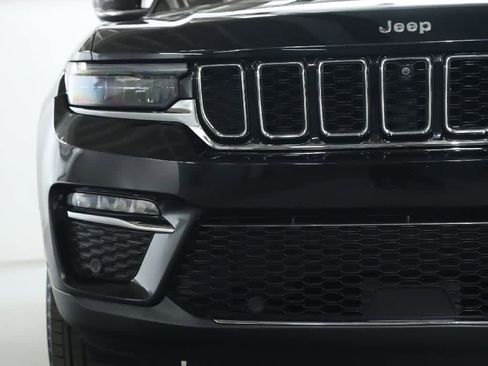 Used 2023 Jeep Grand Cherokee Limited w/ Luxury Tech Group II image 5