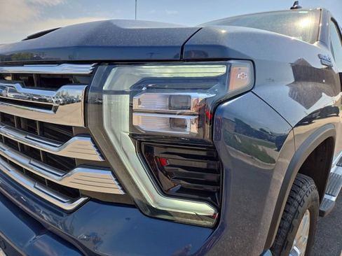 Used 2025 Chevrolet Silverado 2500 High Country w/ High Country Premium Package AWD/4WD image 6