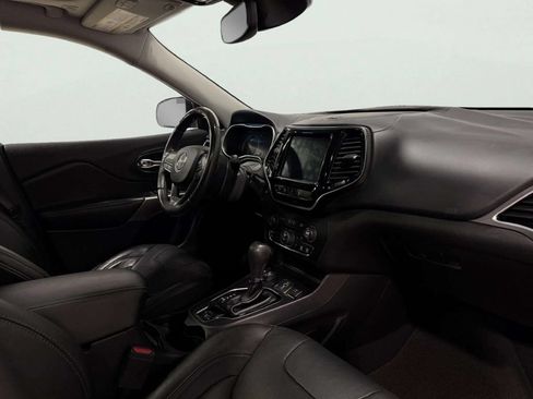 Used 2019 Jeep Cherokee Overland w/ Technology Group AWD/4WD image 27