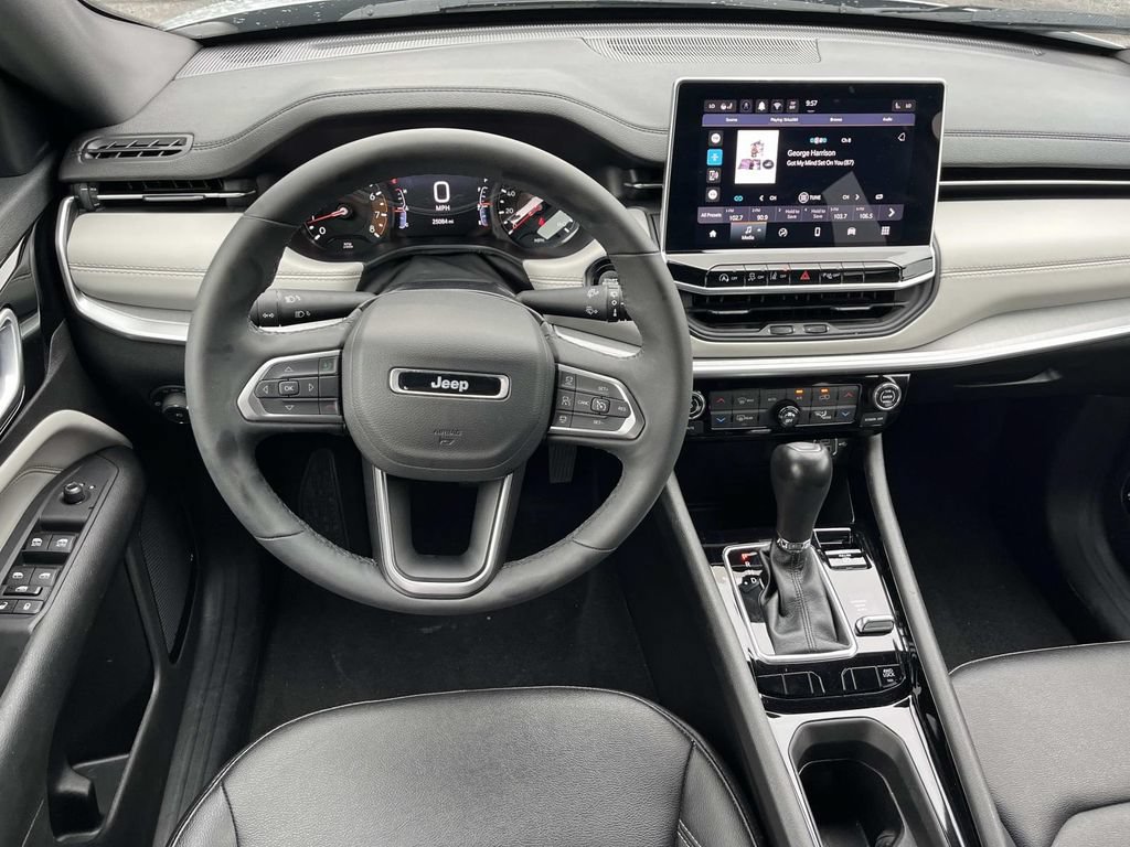 Used 2025 Jeep Compass Limited AWD/4WD image 13