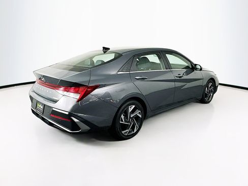 Used 2024 Hyundai Elantra Limited image 9