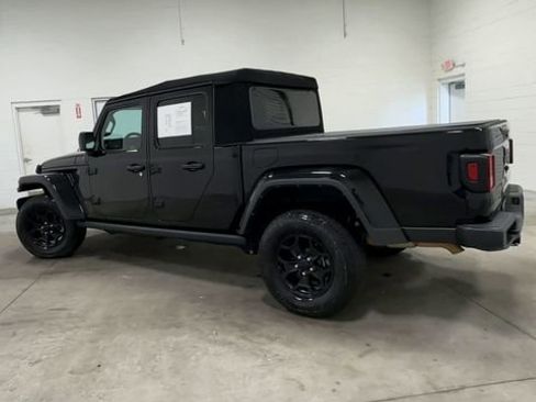 Used 2023 Jeep Gladiator Sport AWD/4WD image 9